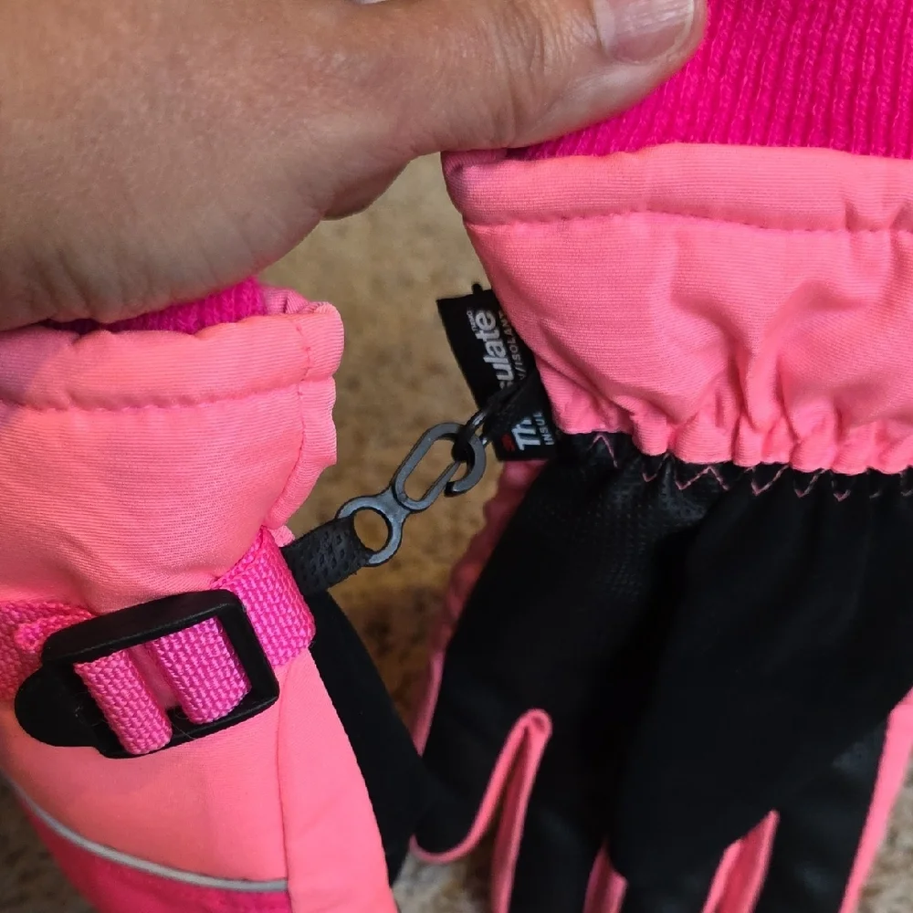 3M Thinsulate Pink and Black Winter Gloves